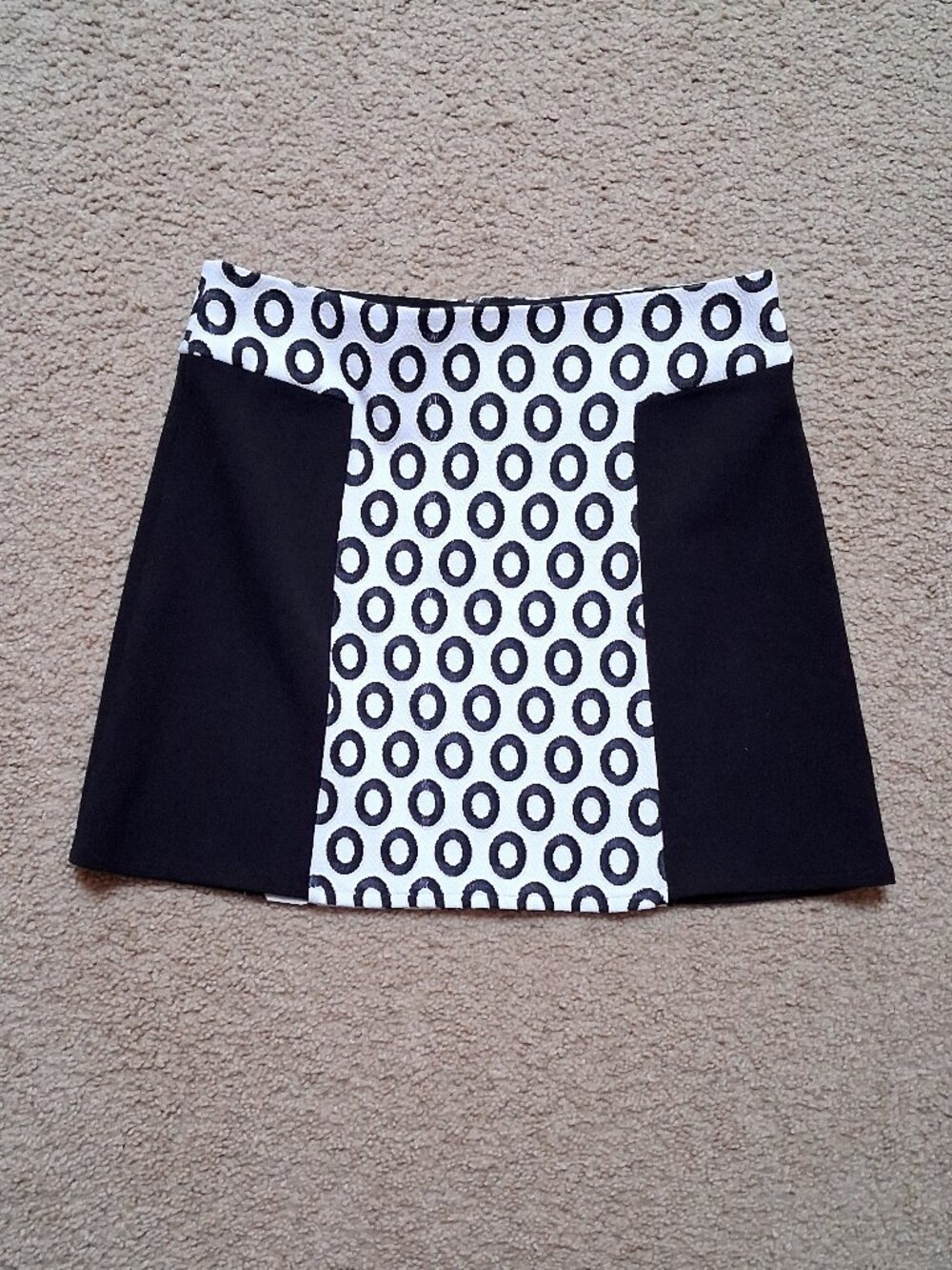 LINDA SEGAL Women's Black w/White Panel of Circles Mini Skirt sz 6